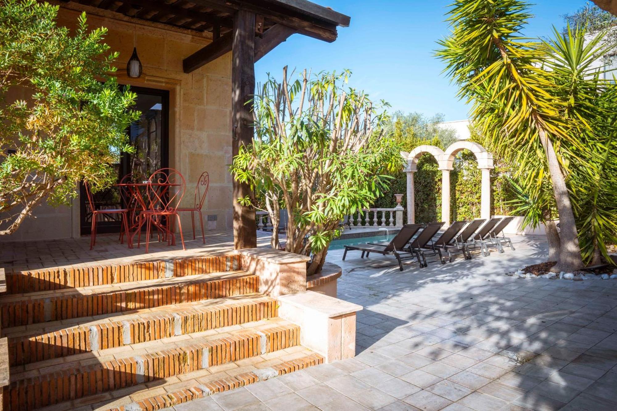 Villa Ref 2134 - - Magnificent For Rent *