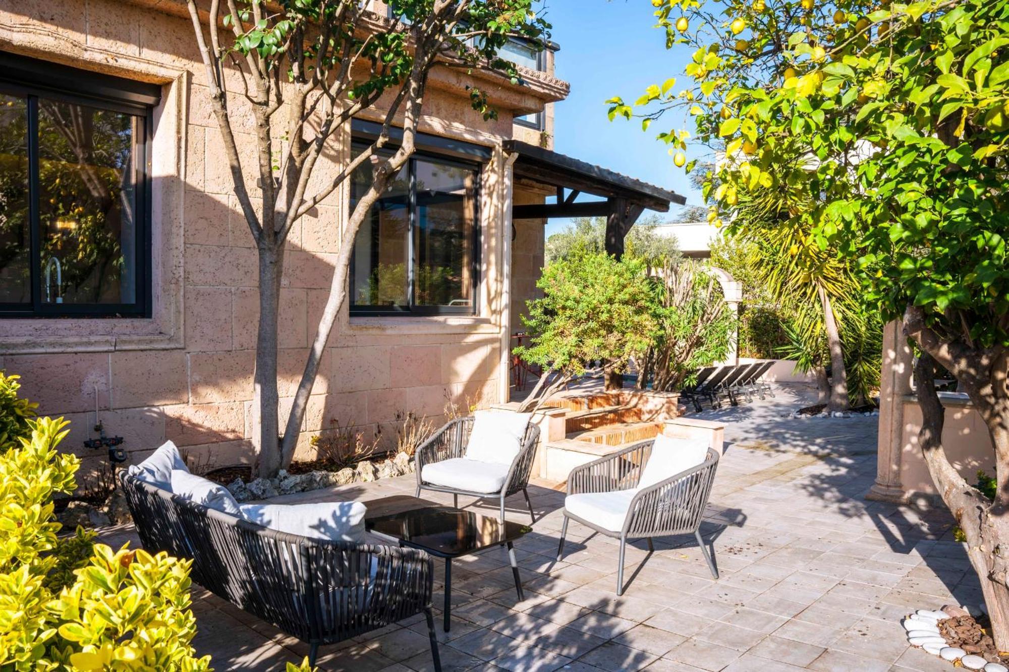 Ref 2134 - - Magnificent For Rent Villa Cannes